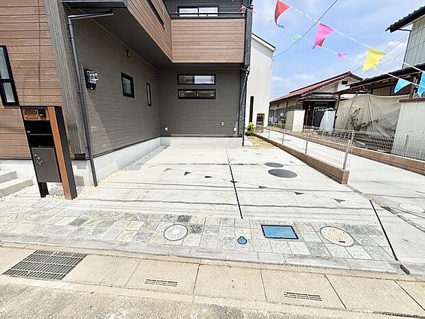 駐車2台可能！急なお客様の駐車に。また、ご家族の自転車スペースとしても大活躍。