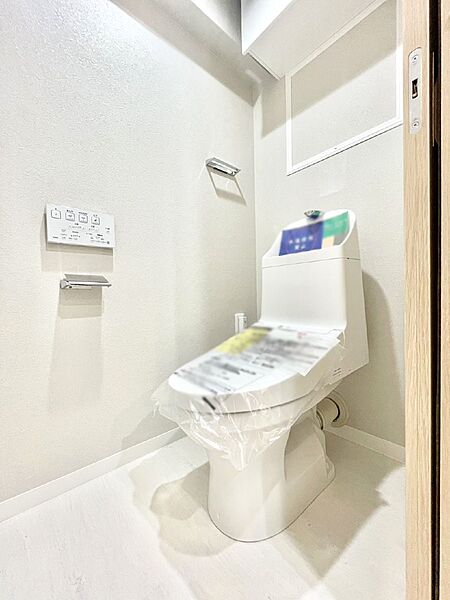 内装「無料オンライン相談」受付中！明るく清潔感のあるトイレです。