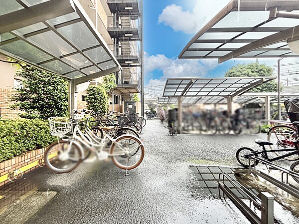 駐輪場は屋根付き