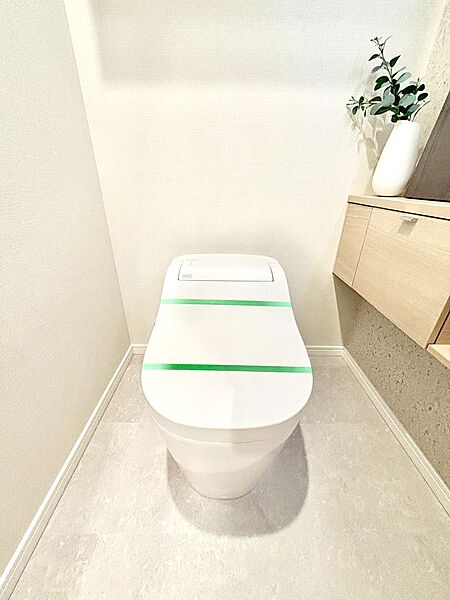 内装「無料オンライン相談」受付中！明るく清潔感のあるトイレです。