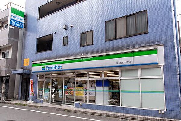 コンビニ 90m ファミリーマート 亀山西新井本町店
