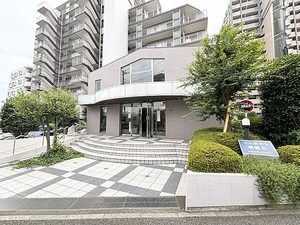 落ち着いた雰囲気のエントランス