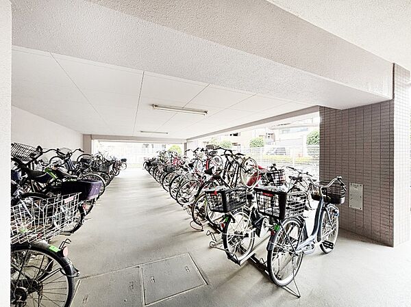 駐輪場は屋根付き
