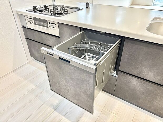 面倒なお片づけは食洗機にお任せ！家事の負担が減って、時間にも気持ちにもゆとりができます。