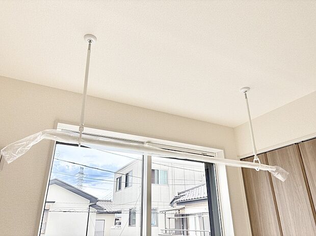 室内物干しポール。梅雨や花粉の時期に大活躍します。