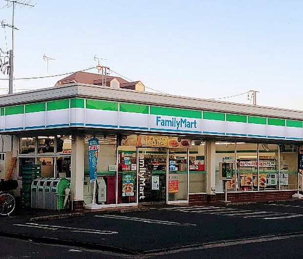 コンビニ 470m ファミリーマート 小坂旭町店