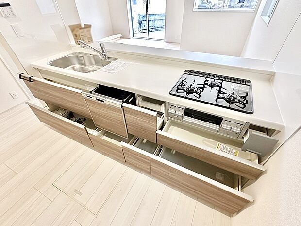 使いやすさを優先したスライド式収納タイプ!