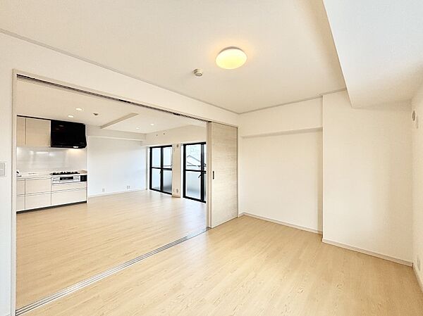 内装「無料オンライン相談」受付中！引き戸を開放するとリビングと繋がる憩いの空間に変身！
