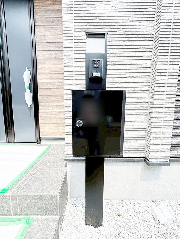 外観「無料オンライン相談」受付中!シンプルなデザインのポスト