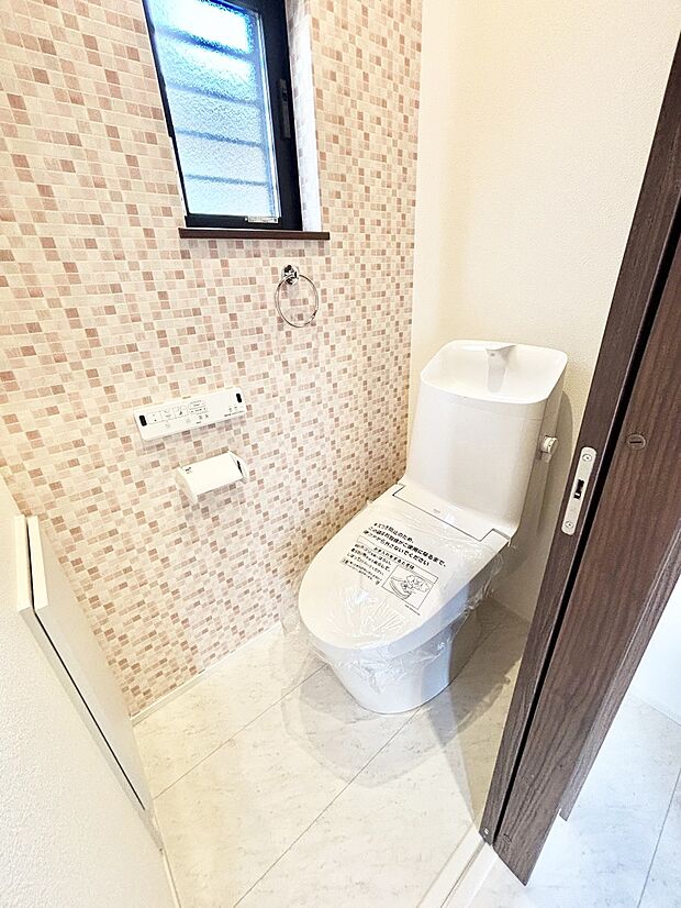 内装「無料オンライン相談」受付中！トイレは1階と2階それぞれに配置されていてとても便利です。 