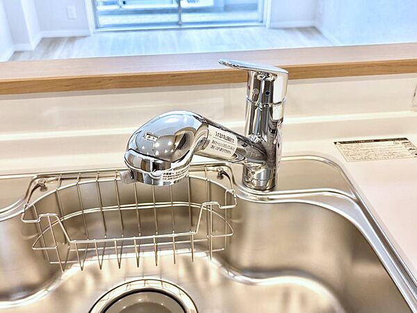 いつでも清潔なおいしいお水を。一つの水栓で水道水と浄水を使い分け。