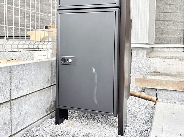 外観「宅配ボックス」時間を気にせず宅配物をいつでも安全に受け取れます。 