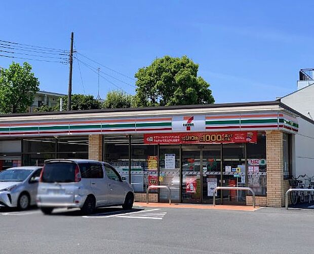 コンビニ 450m セブン-イレブン 足立神明1丁目店