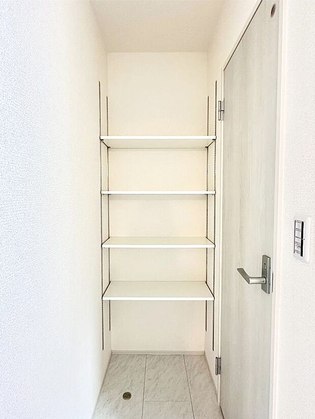 便利なリネン庫で、スッキリした使いやすい洗面室に