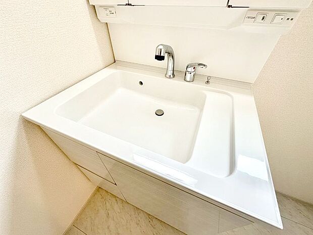 ハンドシャワー付き!使いやすい洗面台。