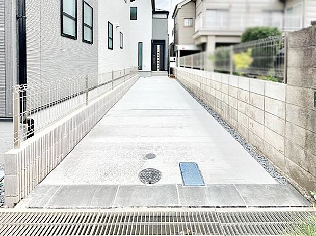 目の前が駐車場だと雨の日も大量にお買い物をした時も便利ですね