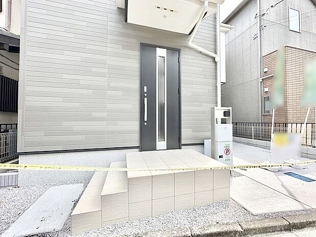 外観「無料オンライン相談」受付中!大切な家族、来客を出迎える玄関。