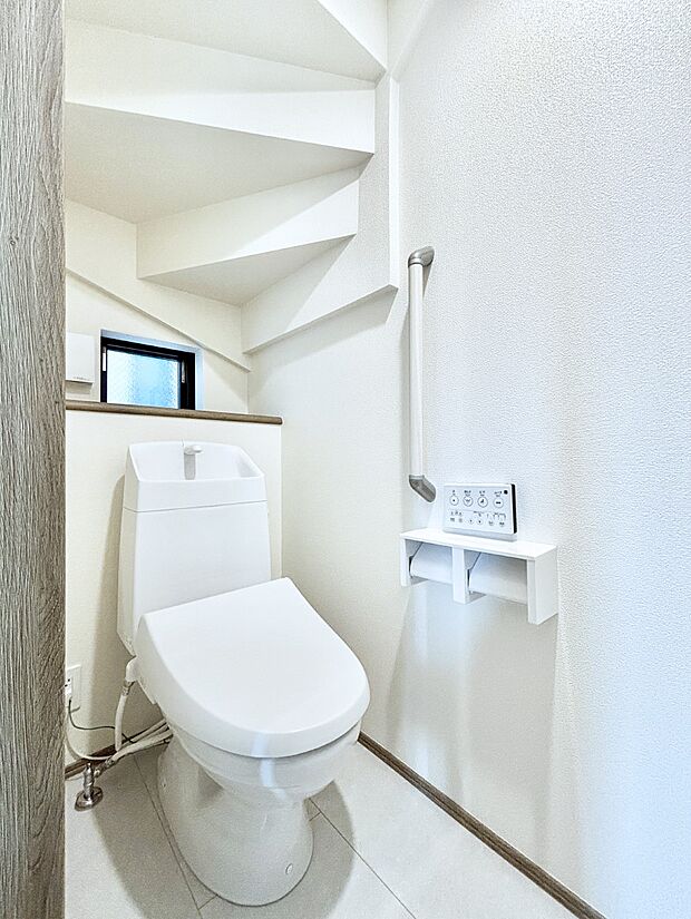 内装「無料オンライン相談」受付中!ウォシュレット付きトイレが1階と2階それぞれに配置されていて便利!