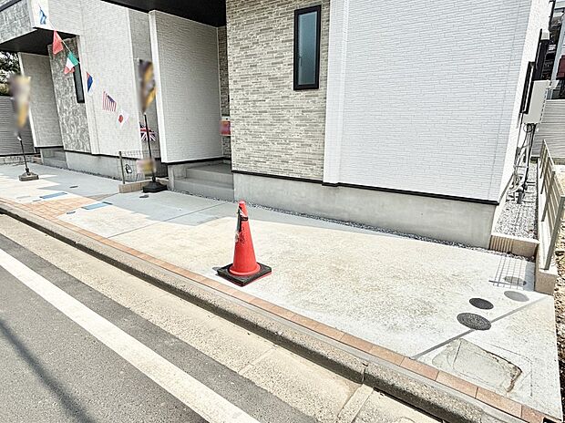 外観「無料オンライン相談」受付中!生活に欠かせない駐車スペース。