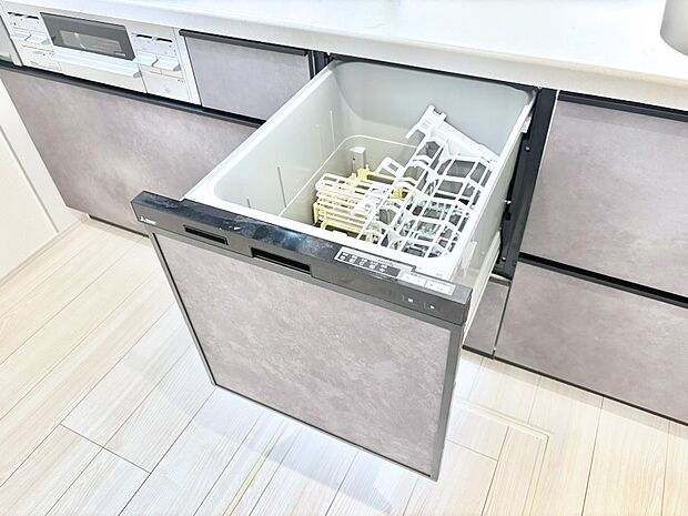 面倒なお片づけは食洗機にお任せ！家事の負担が減って、時間にも気持ちにもゆとりができます。