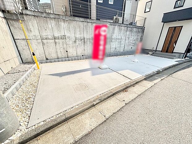 目の前が駐車場だと雨の日も大量にお買い物をした時も便利ですね