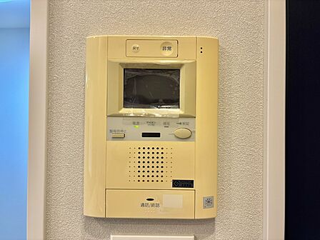 訪問者が一目でわかる安心のTVモニター付きインターホン。