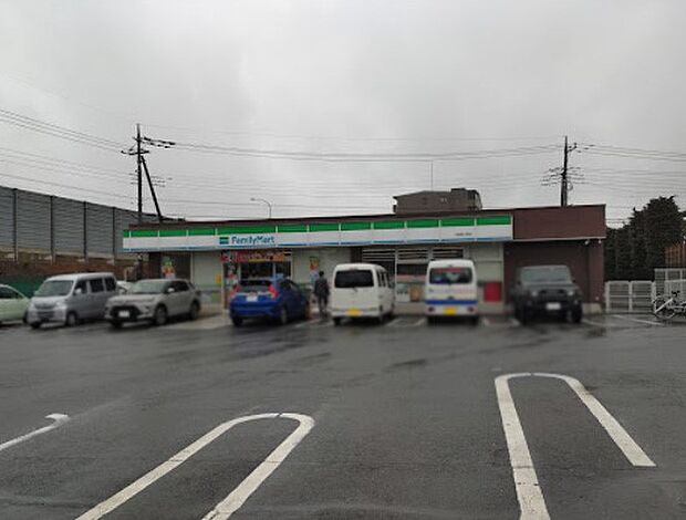 コンビニ 650m ファミリーマート 川越南大塚店