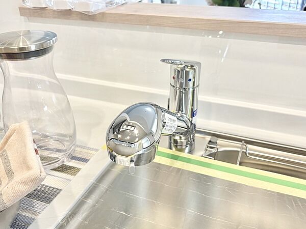 いつでも清潔なおいしいお水を。一つの水栓で水道水と浄水を使い分け。