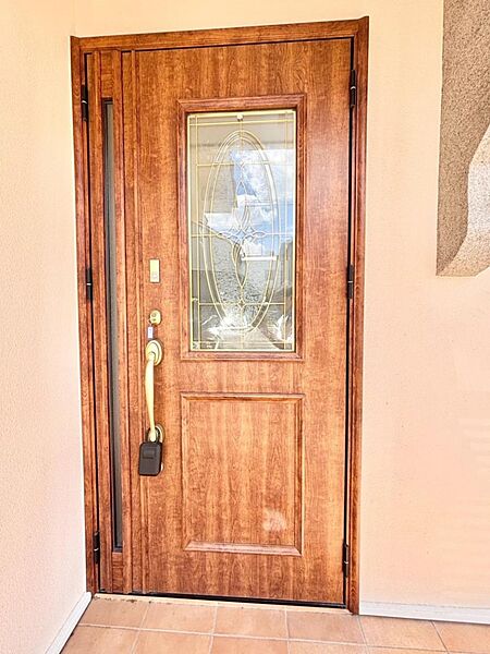 外観「無料オンライン相談」受付中！大切な家族、来客を出迎える玄関。