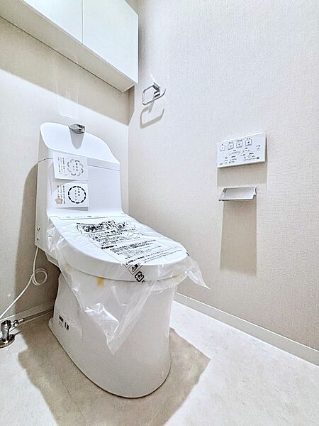 明るく清潔感のあるトイレです。