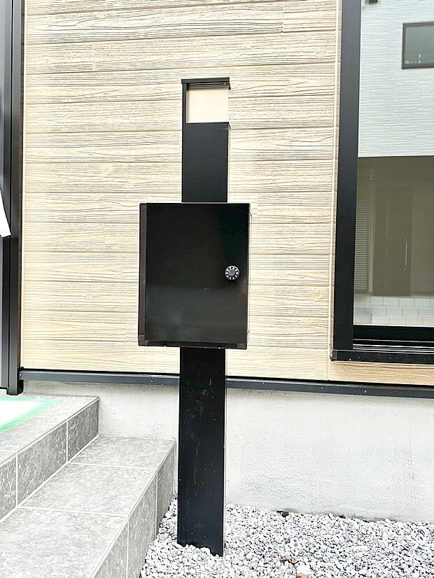 シンプルデザインのポスト。