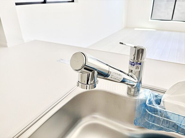 いつでも清潔なおいしいお水を。一つの水栓で水道水と浄水を使い分け。