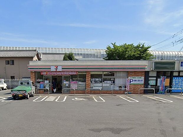コンビニ 349m セブンイレブン 川口伊刈消防署前店