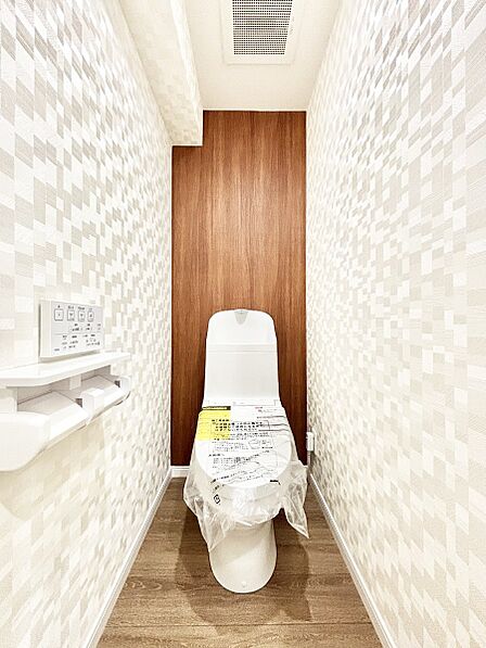 明るく清潔感のあるトイレです。