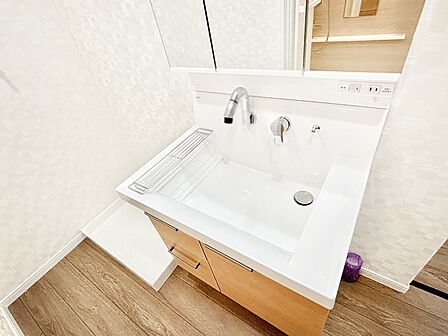ハンドシャワー付き!使いやすい洗面台。