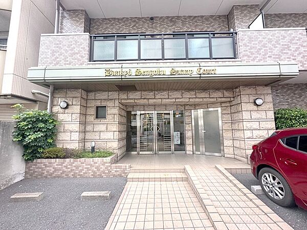 落ち着いた雰囲気のエントランス