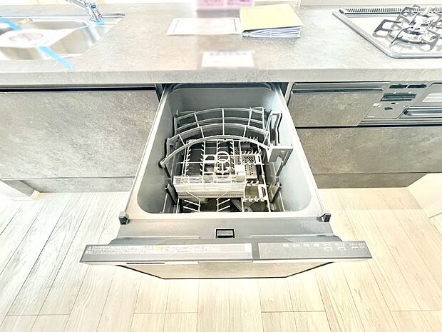 面倒なお片づけは食洗機にお任せ！家事の負担が減って、時間にも気持ちにもゆとりができます。