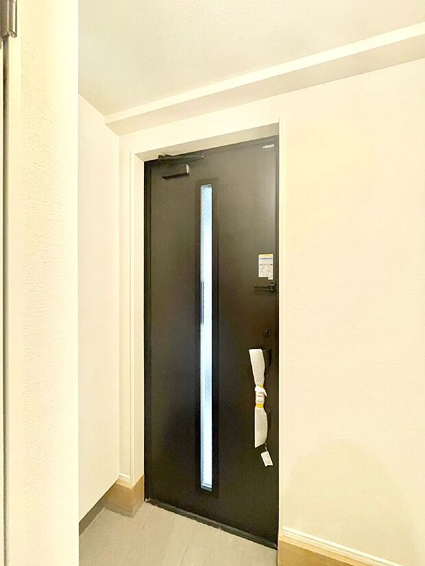 明るい玄関はお客様をお出迎えするのにぴったりです！ 