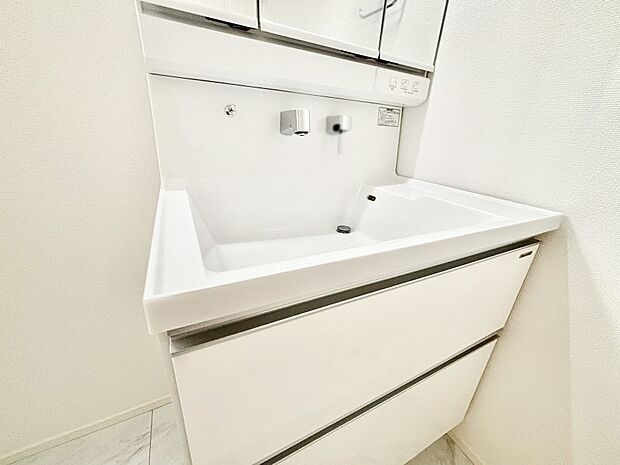 ハンドシャワー付き!使いやすい洗面台。