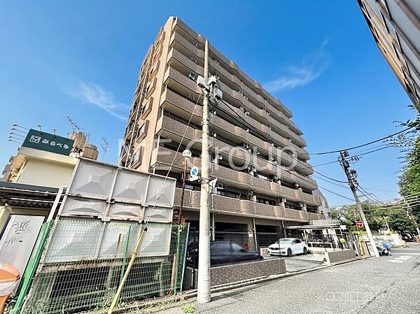 生活に便利な地に伸びやかな家族の生活風景を描く住まい