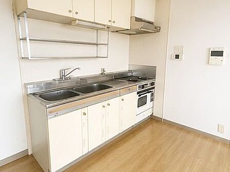 広々とした使い勝手の良いキッチンで日々のお料理も楽しくなりそう