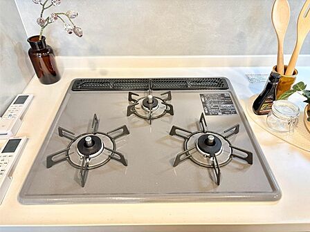 設備「無料オンライン相談」受付中!三口ガスコンロでお料理が一気にはかどりそう