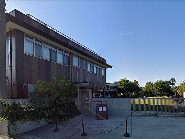 幼稚園・保育園 1100m 幼稚園型認定こども園 足立みどり幼稚園