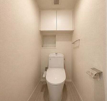 内装「無料オンライン相談」受付中!明るく清潔感のあるトイレです。