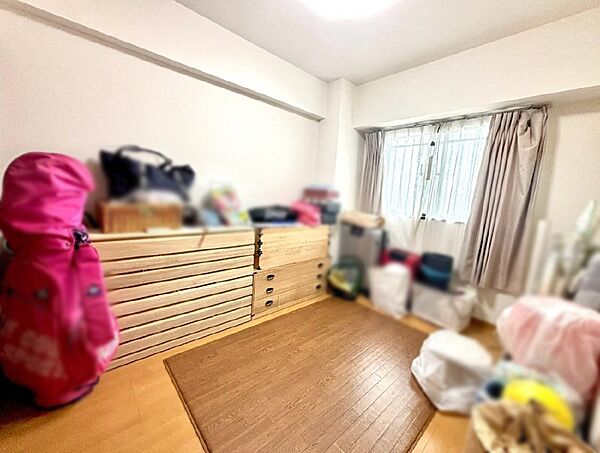 窓からのやさしい光が心地よいプライベートルーム