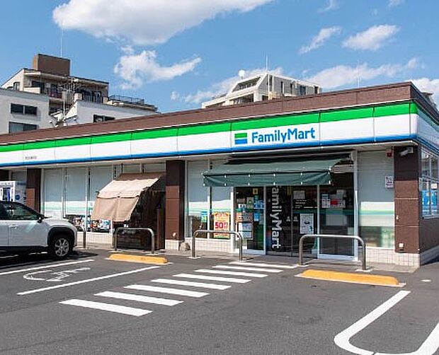 コンビニ 300m ファミリーマート 世田谷廻沢店