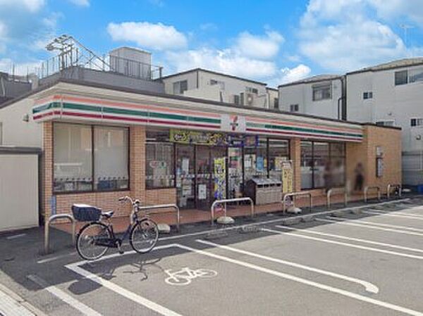 コンビニ 85m セブン-イレブン荒川東尾久4丁目店