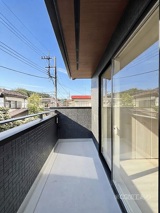暖かな陽光が降り注ぐバルコニー。爽やかな風も心地よいです。