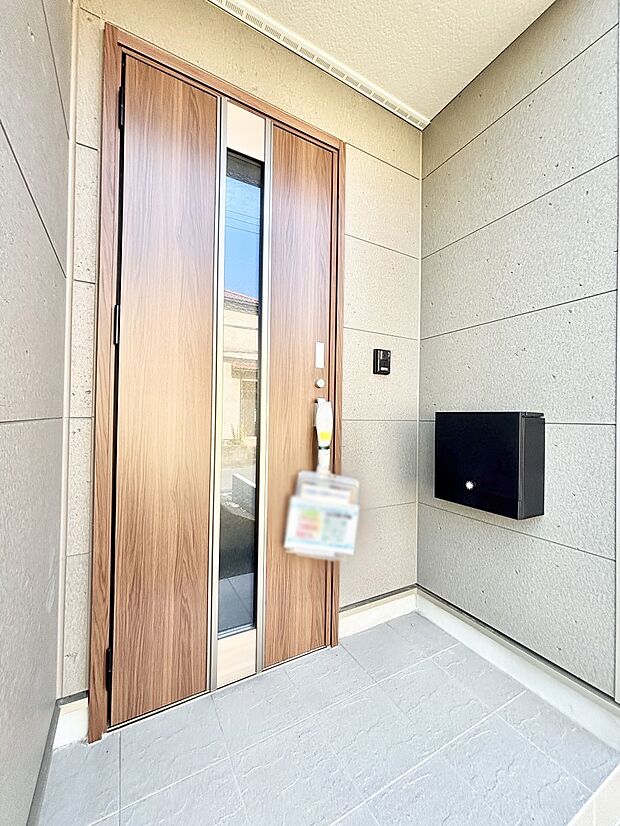 大切な家族、来客を出迎える玄関。