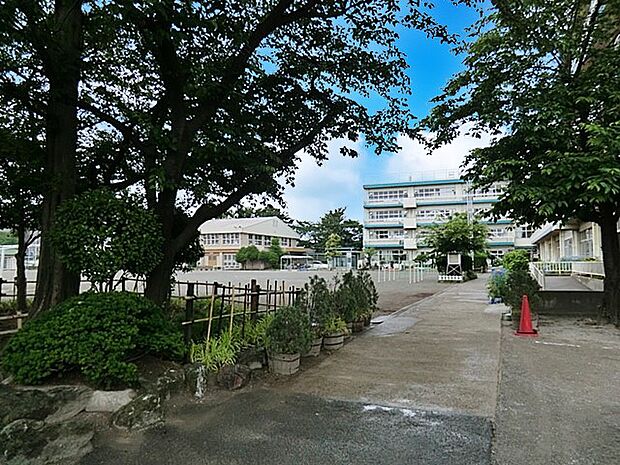 小学校 660m 戸田市立新曽北小学校